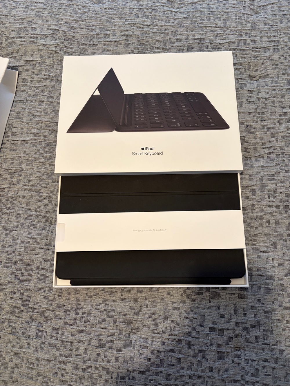 Smart Keyboard for iPad 7th generation and iPad Air 3rd generation - US English